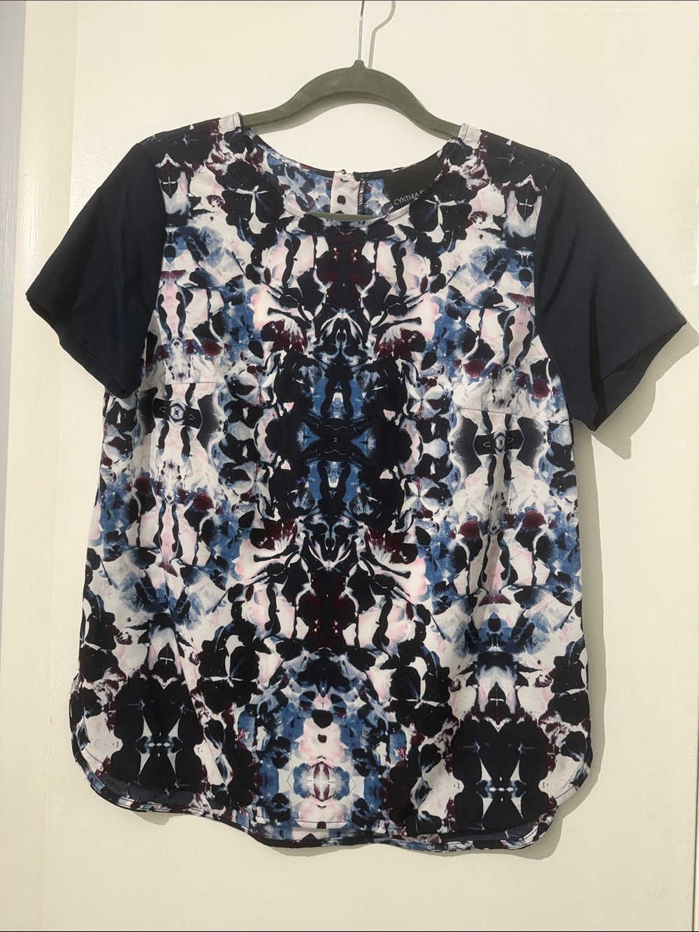 Cynthia Rowley Navy & Multicolor Abstract Print Short Sleeve Tee Size Medium